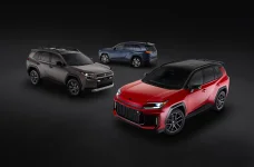 2026-Toyota-RAV4_Family_Studio_001 (2).webp